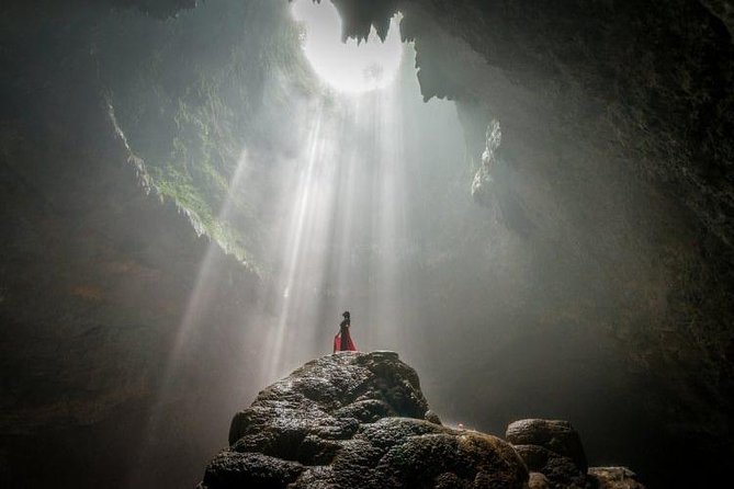 1 day Yogyakarta Tour Jomblang cave and Pindul Cave tubing - The famous shaft of light