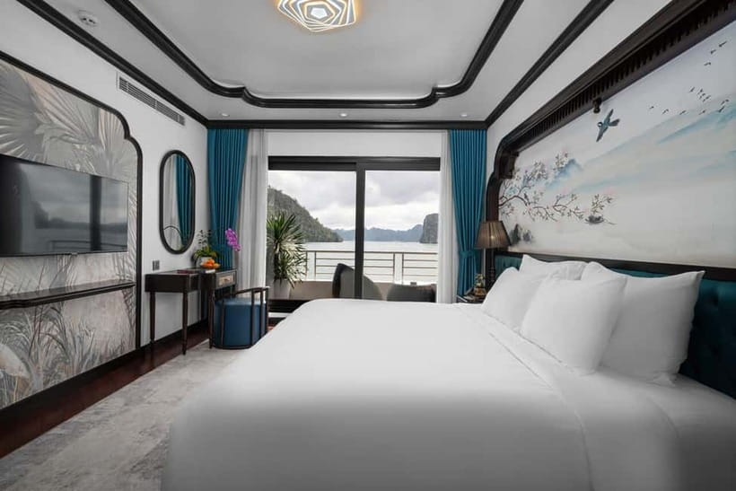 2D1N Halong Bay 6-Star Cruise: Fine Dining, Cave & Kayaking - Sung Sot Cave: a dramatic first stop