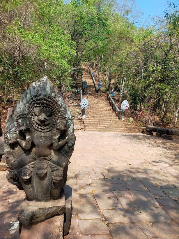 A Day TukTuk Bambootrain, Banan, Killing & Bat Caves, Sunset - Climbing the 358 steps to Banan Temple