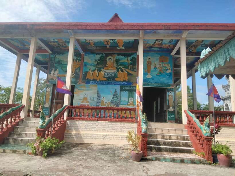 Afternoon Tour: Bamboo Train, Killing Cave &Bat Cave - The ride to Phnom Sampov
