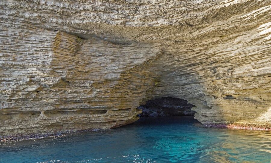 Ajaccio/Porticcio: Lavezzi Islands/Bonifacio Caves Boat Tour - Lavezzi Archipelago: granite, lagoons, and clear water