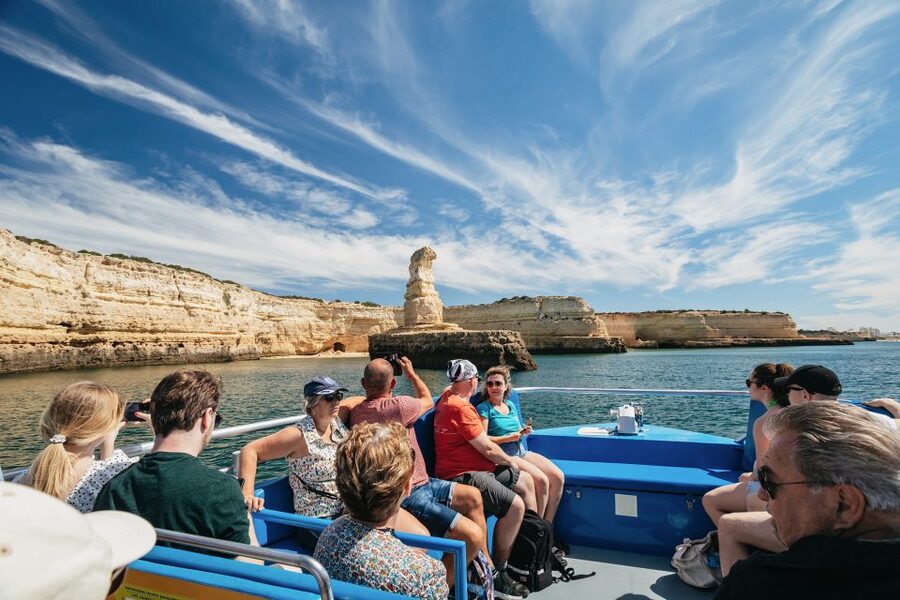 Albufeira: 2.5-Hour Benagil Caves & Dolphin Watching - Armação de Pêra and the changing coast