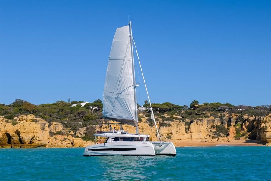 Albufeira: 3-Hour Benagil Caves & Coastline Tour - "Unwind" - A polished cruise from Albufeira to Benagil