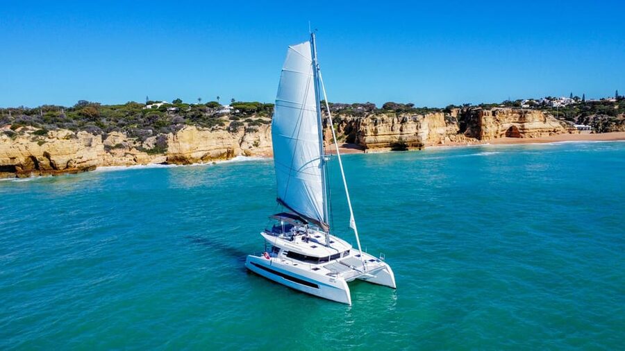 Albufeira: 3-Hour Benagil Caves & Coastline Tour - "Unwind" - Who should choose the Unwind cruise