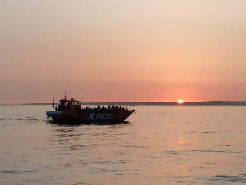 Albufeira: Benagil Cave Sunset Cruise - Seeing the grottos and sea arches