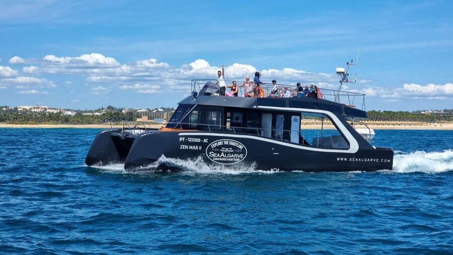 Albufeira: Coastline and Benagil Caves Tour by Catamaran - Albandeira’s natural arch and Praia da Marinha
