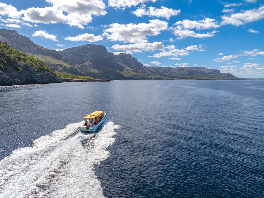 Alcudia: Pirate Cave, Parc Natural & Snorkel - Sailing from Alcudia Bay toward Cap Farrutx