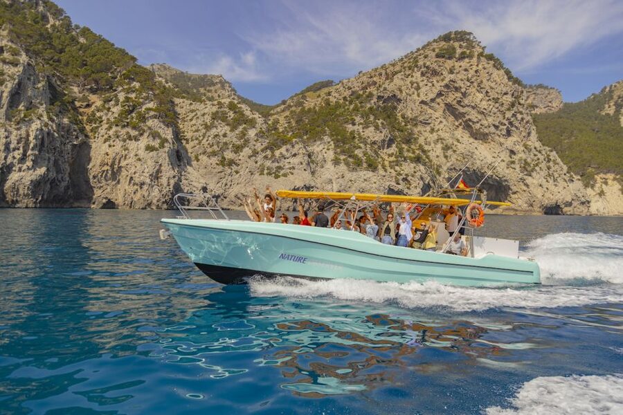 Alcudia: Pirate Cave, Parc Natural & Snorkel - How the crew shapes the experience