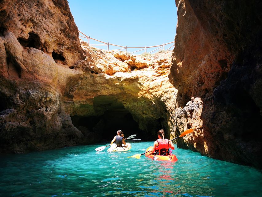 Algarve: Benagil Cave Sunrise Kayak Tour with Shower Use - Gruta dos Algarinhos and the smaller caves