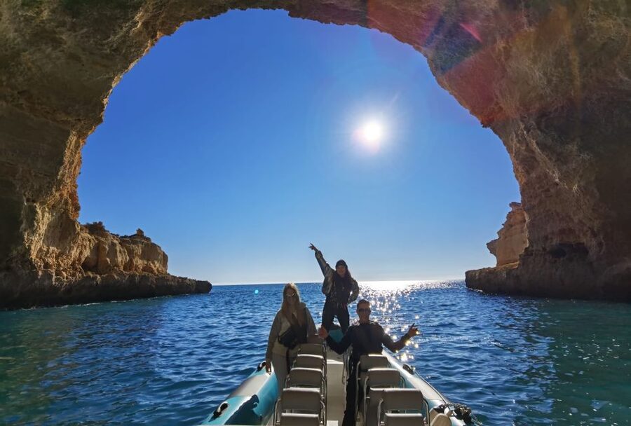 Algarve: Benagil Caves 2-Hour Private Tour - Ferragudo Lighthouse and Caneiros Beach