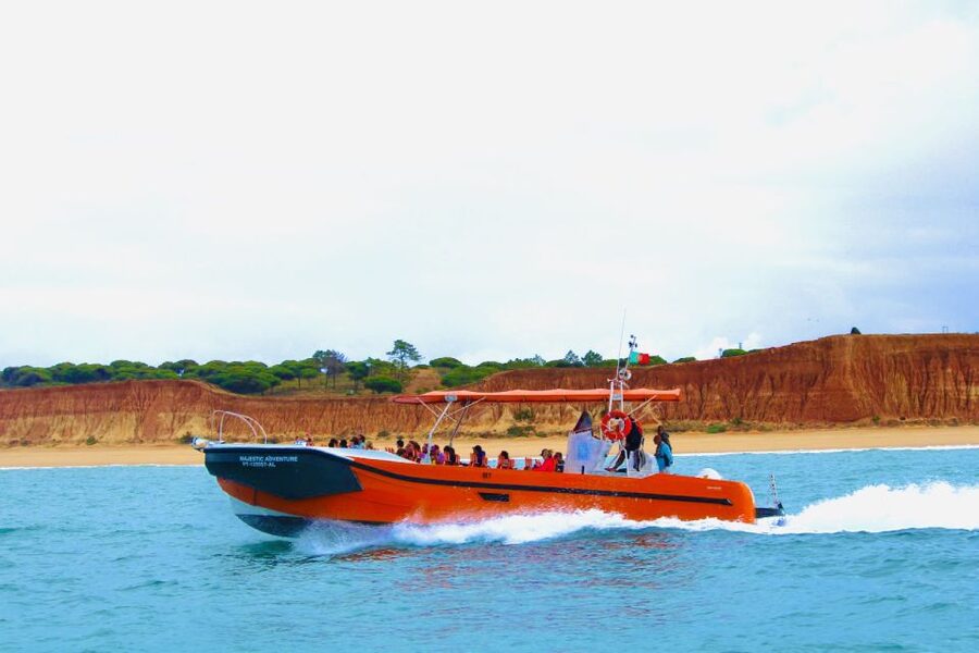 Algarve: Benagil Caves Open Speedboat Tour - Guides, languages, and the human side of the trip