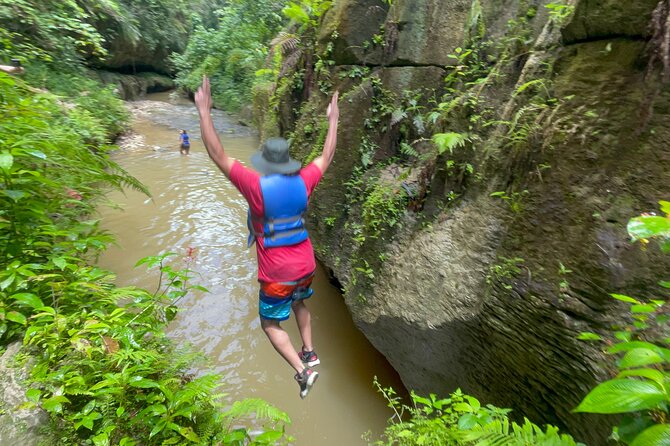 Arenales River Caving, Waterfall &Tropical Forest Secret Spring - Manatí lunch: a useful pause with local food