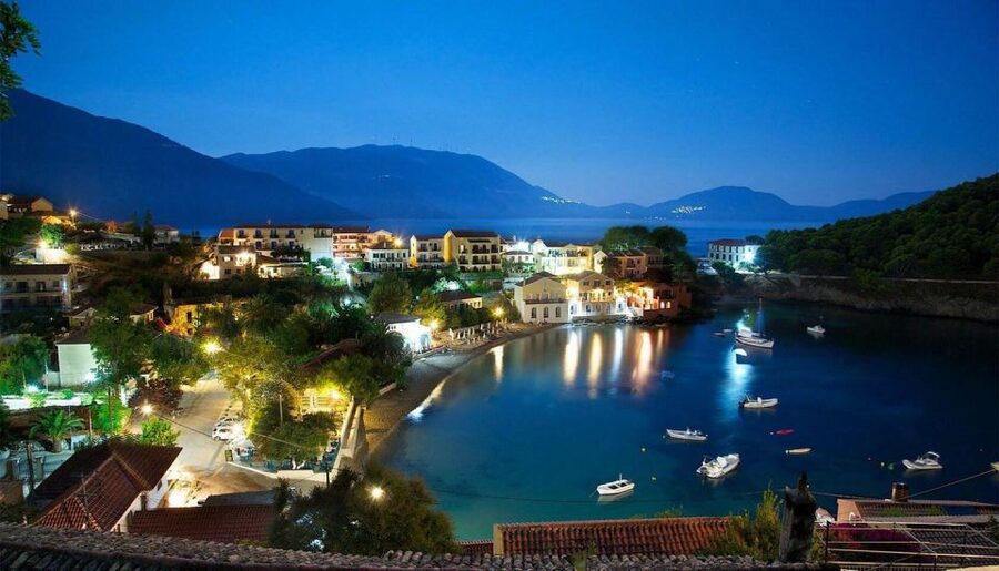 Argostoli: Explore Fiskardo, Myrtos Beach, Melissani Cave - Myrtos Beach: a fast stop with a famous view