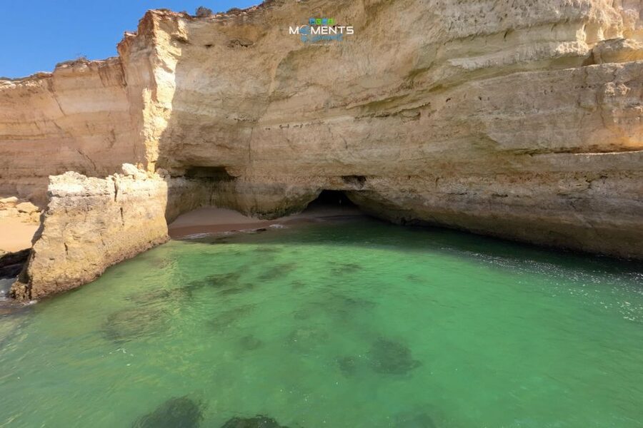 Armação de Pêra: 2-Hour Wild Beaches and Caves Kayak Tour - What the guide adds to the experience