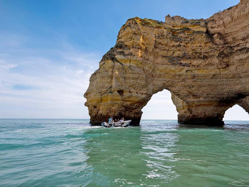Armação de Pêra: Benagil´s 15 Best Caves Boat Tour - What the 90-minute schedule feels like