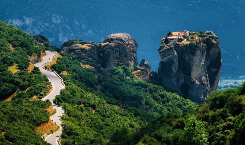 Athens: 2-Day Meteora Monasteries/Caves Tour and Hotel Stay - Guides, group size, and the quality of the explanations