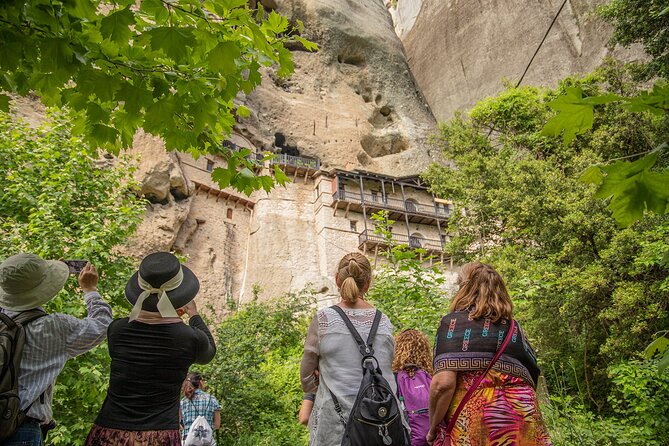 Athens: Meteora Monasteries, Caves & Coastal Stopovers with Lunch - Lunch in Kastraki before the monastery climb