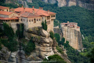 Athens: Meteora Monasteries Day Trip with Caves and Lunch