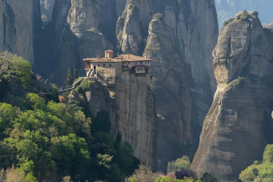 Athens: Meteora Monasteries Day Trip with Caves and Lunch - Clothing, stairs, and the pace of the afternoon