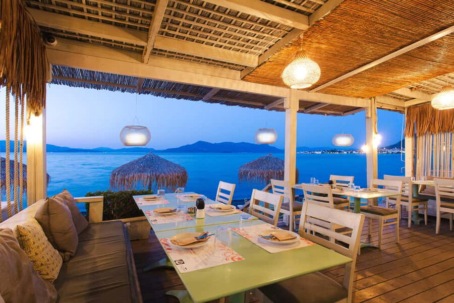 Athens: Meteora Monasteries, Hermit Caves & Seaside Escapes - Kamena Vourla makes the first break count