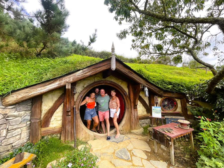 Auckland: Hobbiton & Waitomo Caves Small-Group Tour & Lunch - Why this Auckland day trip works