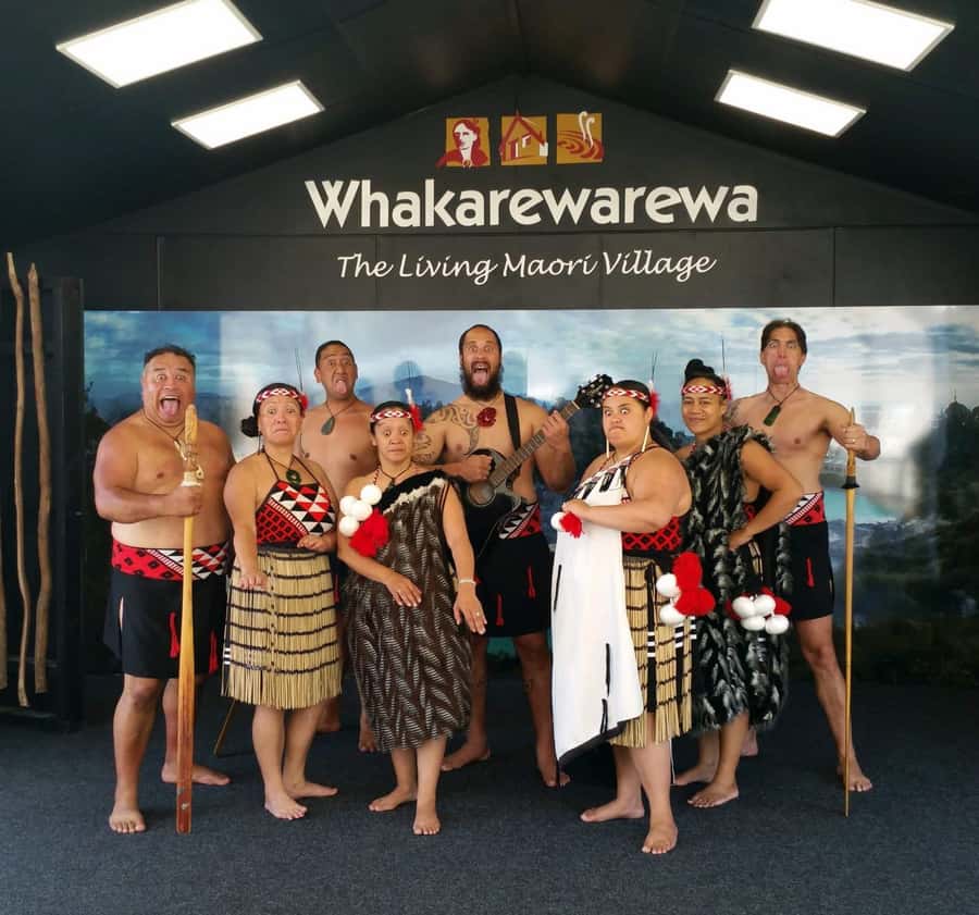 Auckland: Rotorua Māori Village & Waitomo Caves with Lunch - Whakarewarewa: Māori culture beside geothermal steam