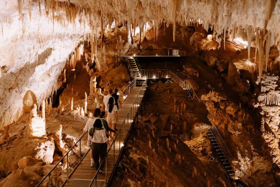 Augusta: Jewel Cave Fully-Guided Tour - Descending into three massive chambers