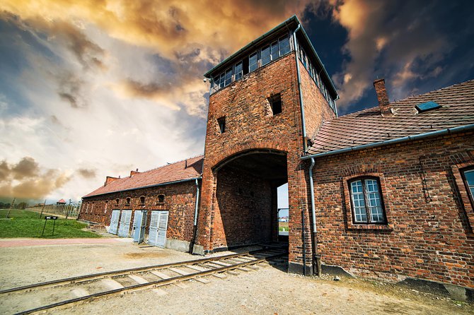 Auschwitz Birkenau and Wieliczka Salt Mine Guided Full Day Tour - Auschwitz I: a careful, guided visit