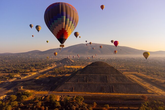 Balloon flight + pick up in CDMX + Breakfast in Cave + Teotihuacan - Dawn above Teotihuacan, with nature in charge