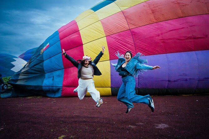Balloon Flight with Breakfast in a Natural Cave and Transportation from CDMX - Breakfast inside La Cueva