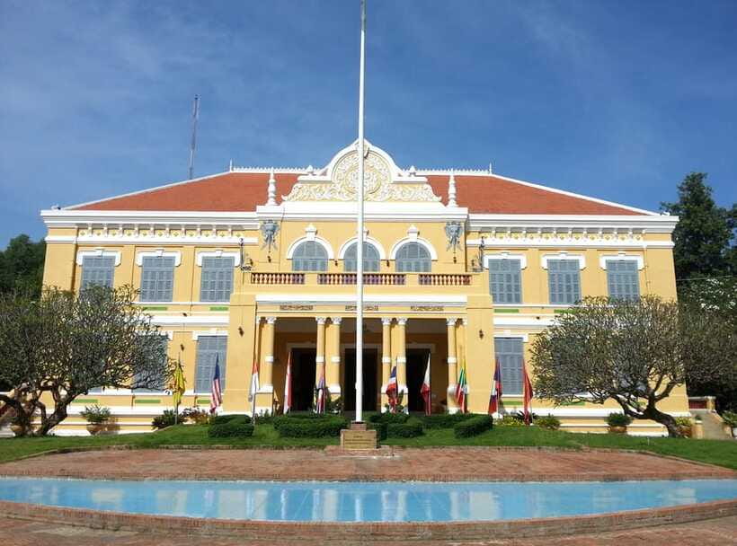 Battambang: Tuk-Tuk, Bamboo Train, Killing/Bat Caves, Sunset - Rat barbecue and a local lunch