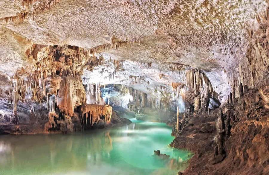 Beirut: Jeita Grotto, Harissa, Byblos group tour & Guide - Riding the cable car to Harissa