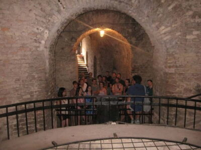 Belgrade: Underground Tour with Glass of Wine