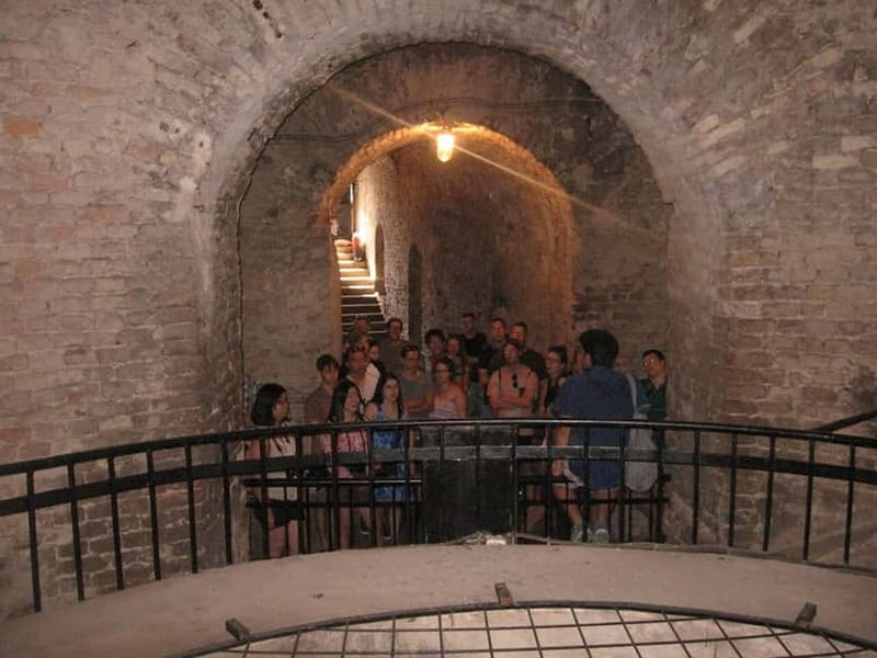 Belgrade: Underground Tour with Glass of Wine - Starting at Republic Square with the horseman statue