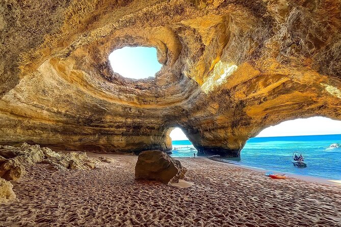 Benagil: Caves, Beaches, and Secret Spots Guided Kayak Tour - Meeting at O Litoral and getting ready