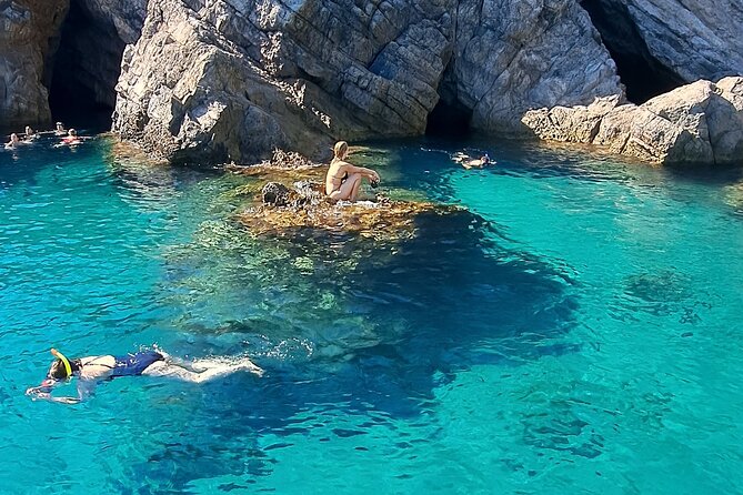 Blue & Green cave,Šunj beach - with drinks small group speedboat - What the speedboat ride is really like