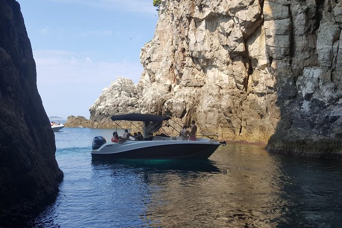 Blue & Green cave,Šunj beach - with drinks small group speedboat - How the guides shape the experience