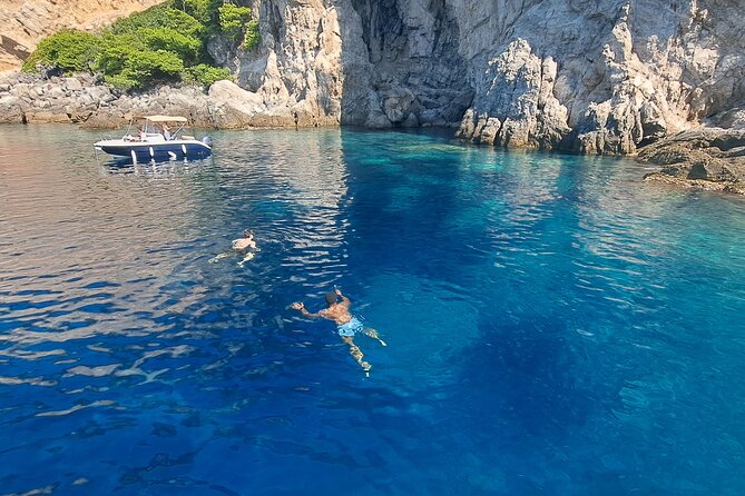 Blue & Green cave,Šunj beach - with drinks small group speedboat - Who should book this speedboat trip?