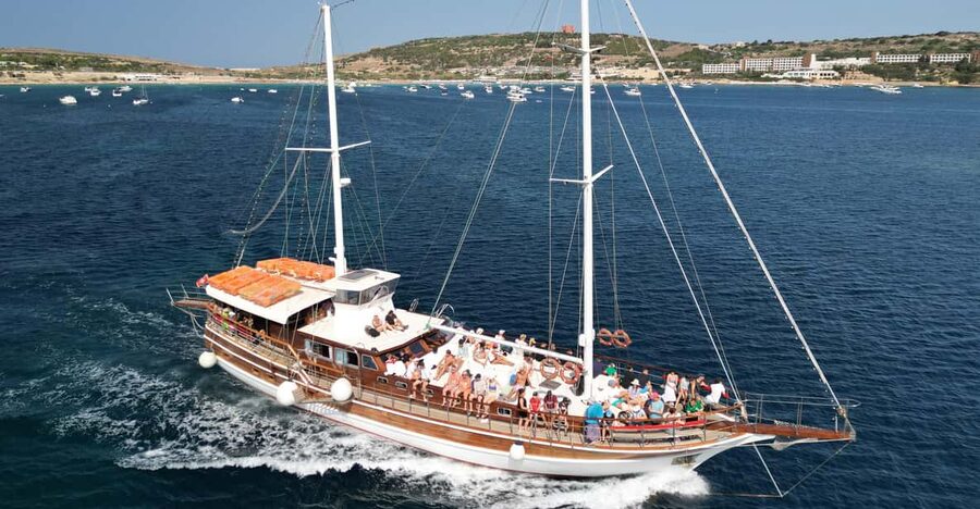 Blue lagoon, Crystal Lagoon & Comino Island & Caves - Key points at a glance