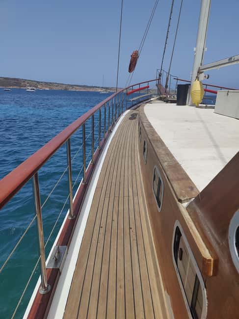 Blue lagoon, Crystal Lagoon & Comino Island & Caves - Blue Lagoon gets the longest stop