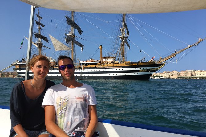 Boat tour of Ortigia Island and sea caves - Boats, group size, and comfort