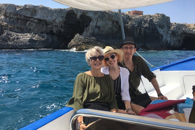 Boat tour of Ortigia Island and sea caves - Guides, language, and the human side of the ride