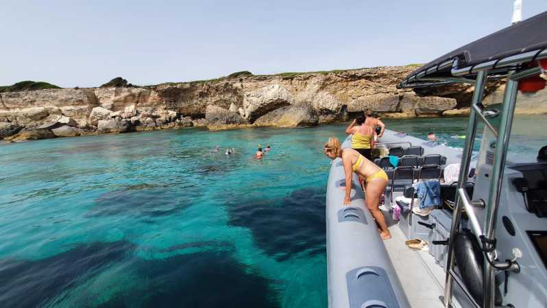 Bonifacio: Lavezzi Islands and Caves Guided Tour - Why the view from the water matters