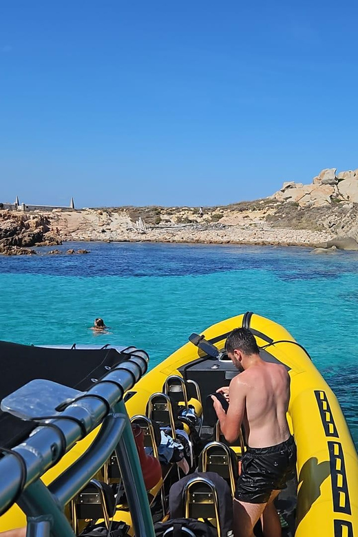 Bonifacio: Lavezzi Islands and Caves Guided Tour - A small boat and a lively three-hour pace
