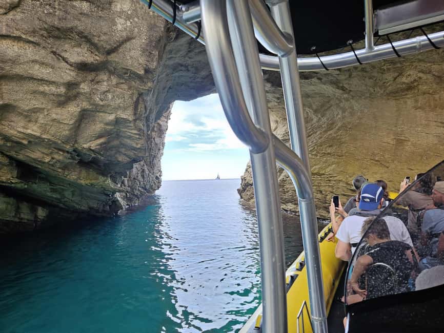 Bonifacio: Lavezzi Islands and Caves Guided Tour - The Lavezzi Archipelago, granite shaped by the sea