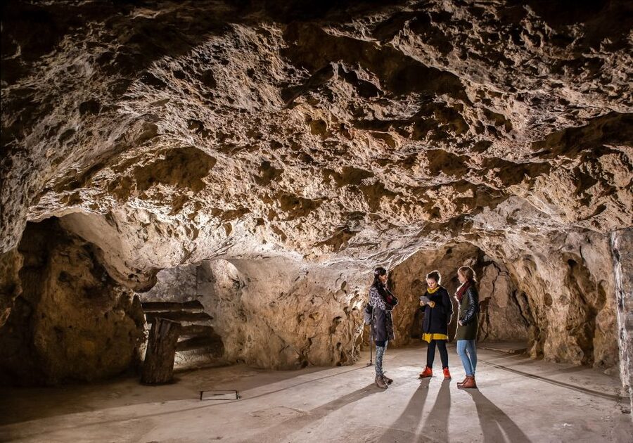 Budapest: Buda Castle Cave Tour - What you see during the underground walk