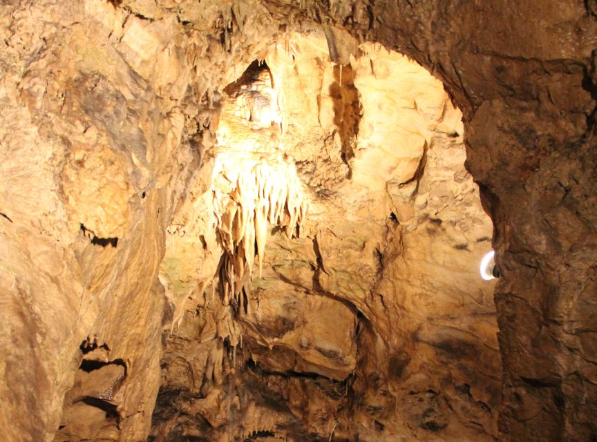 Budapest: Semlő-hegyi & Pál-völgyi Caves Guided Walking Tour - How difficult is the walking?