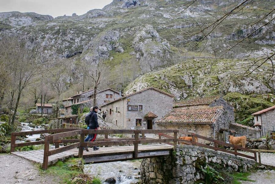 Bulnes: Excursion with funicular and Cabrales cheese cave in the Picos de Europa - Why Bulnes makes this day different