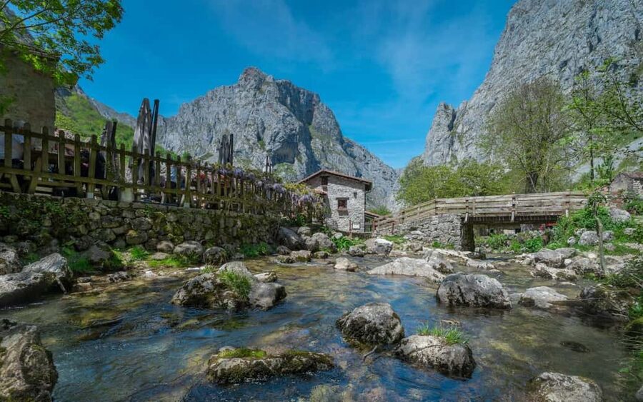 Bulnes: Excursion with funicular and Cabrales cheese cave in the Picos de Europa - What to bring and what to expect physically