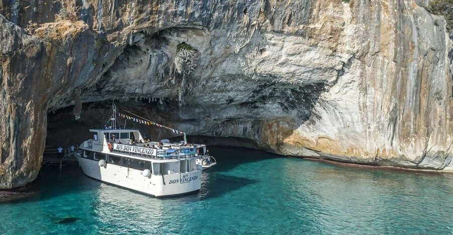 Cala Gonone: Grotta del Bue Marino and Cala Luna Boat Tour - The boat transfer is short and scenic